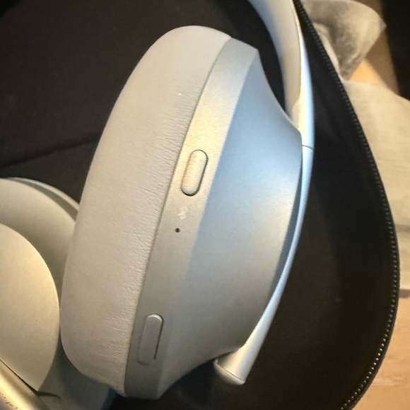 Bose Headphones 700 Noise Cancelling Headphones with Built-in Microphone - Picture 5 of 11